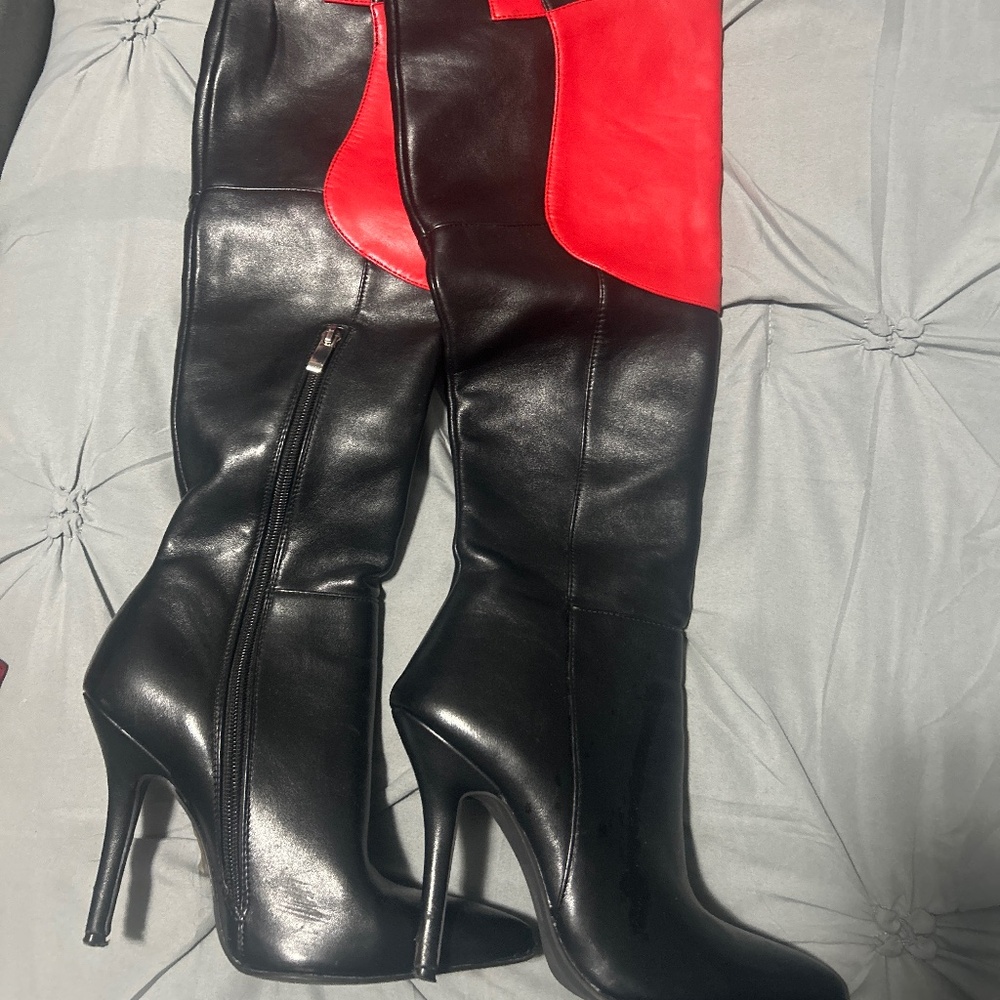 Knee boots